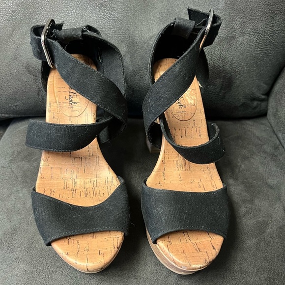 American Eagle Platform Cork High Heels Sandal with black straps - Picture 3 of 8